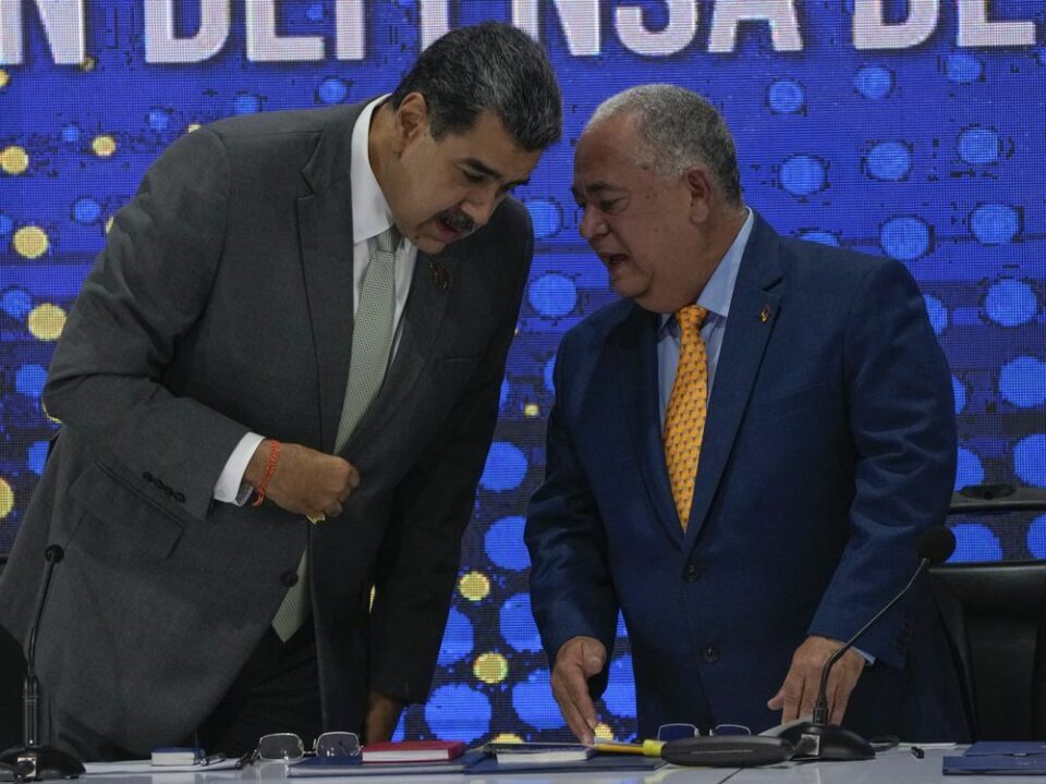 Venezuela orders state companies to exploit oil and gas mines in Guyana territory
