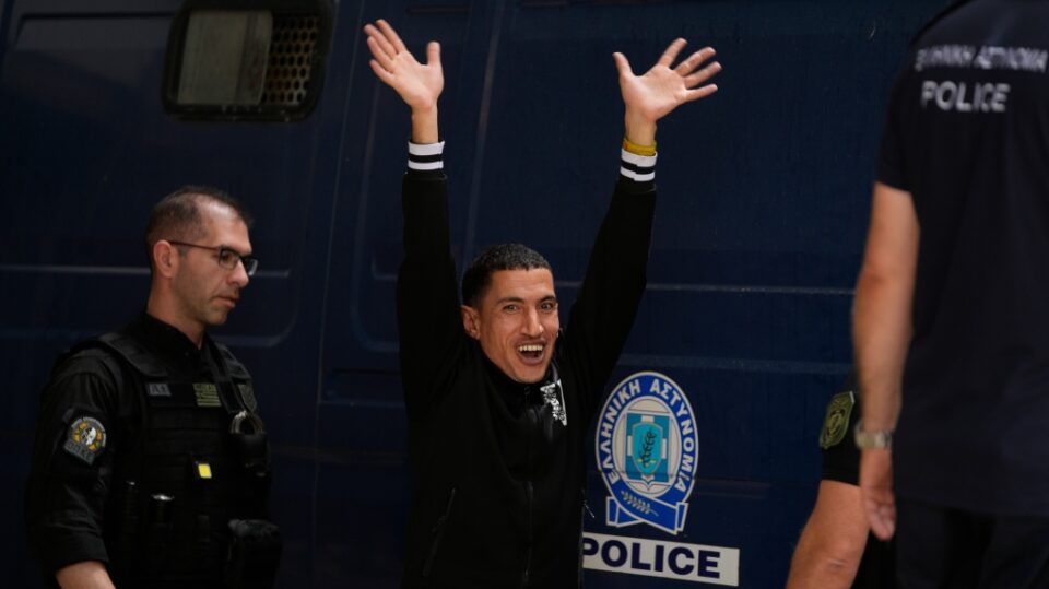 Greek police detain nine Egyptians despite dismissal of shipwreck charges