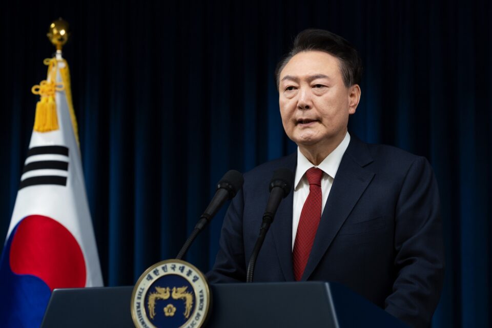 Arrest standoff shows defiance of impeached South Korean president