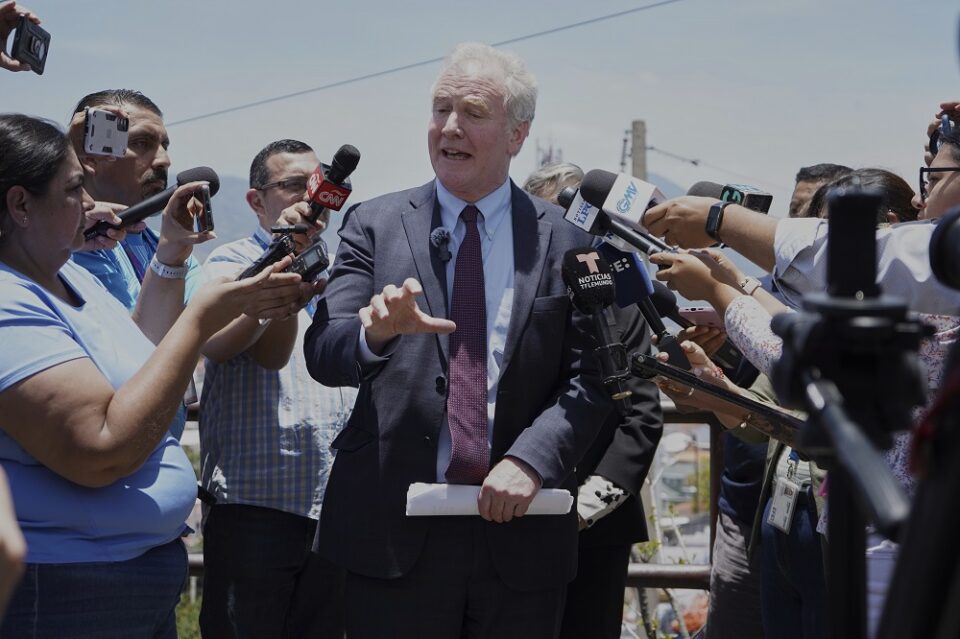 Maryland senator meets Kilmar Ábrego García in El Salvador amid battle over US return