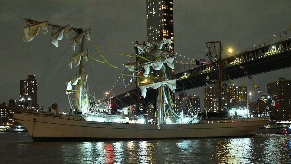 Mexican navy ship crashes into Brooklyn Bridge leaving two people dead