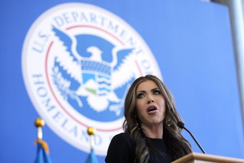 Trump officials ask supreme court to help strip legal status from Venezuelans